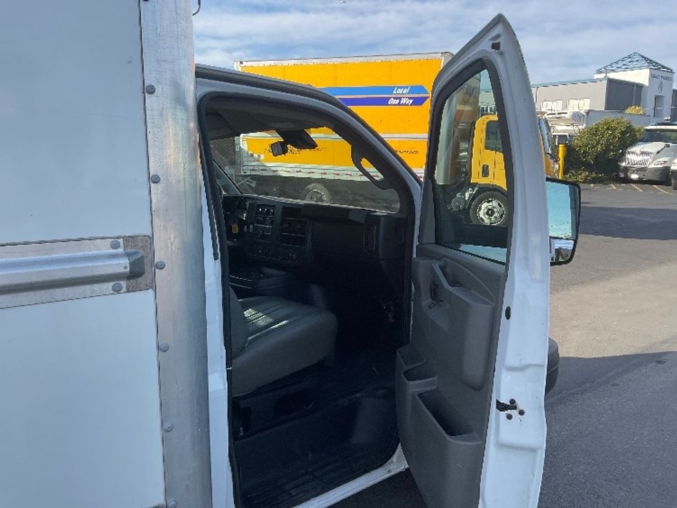 Light Duty Box Truck-Light and Medium Duty Trucks-GMC-2021-Savana G33903-Concord-NC-87,392\n\t\tmiles-$ 32,750 - Image 20