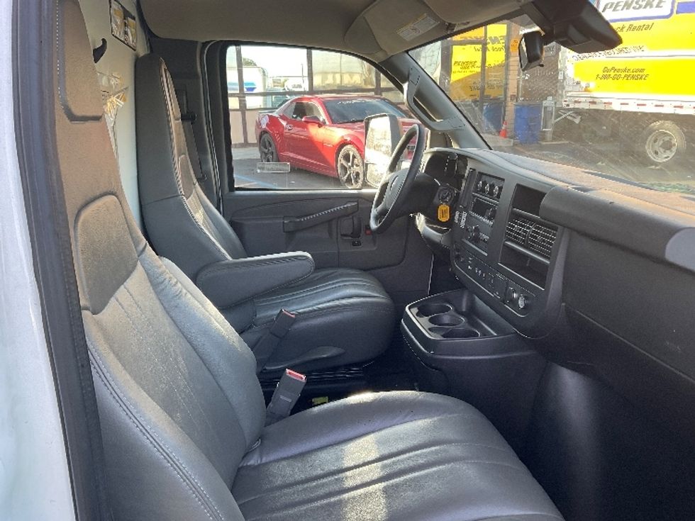 Light Duty Box Truck-Light and Medium Duty Trucks-GMC-2021-Savana G33903-Concord-NC-87,392\n\t\tmiles-$ 32,750 - Image 22