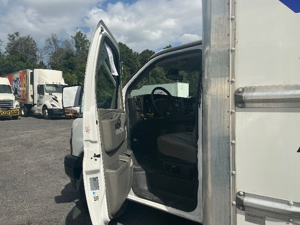 Light Duty Box Truck-Light and Medium Duty Trucks-GMC-2021-Savana G33903-Conway-SC-114,736\n\t\tmiles-$ 28,000 - Image 16