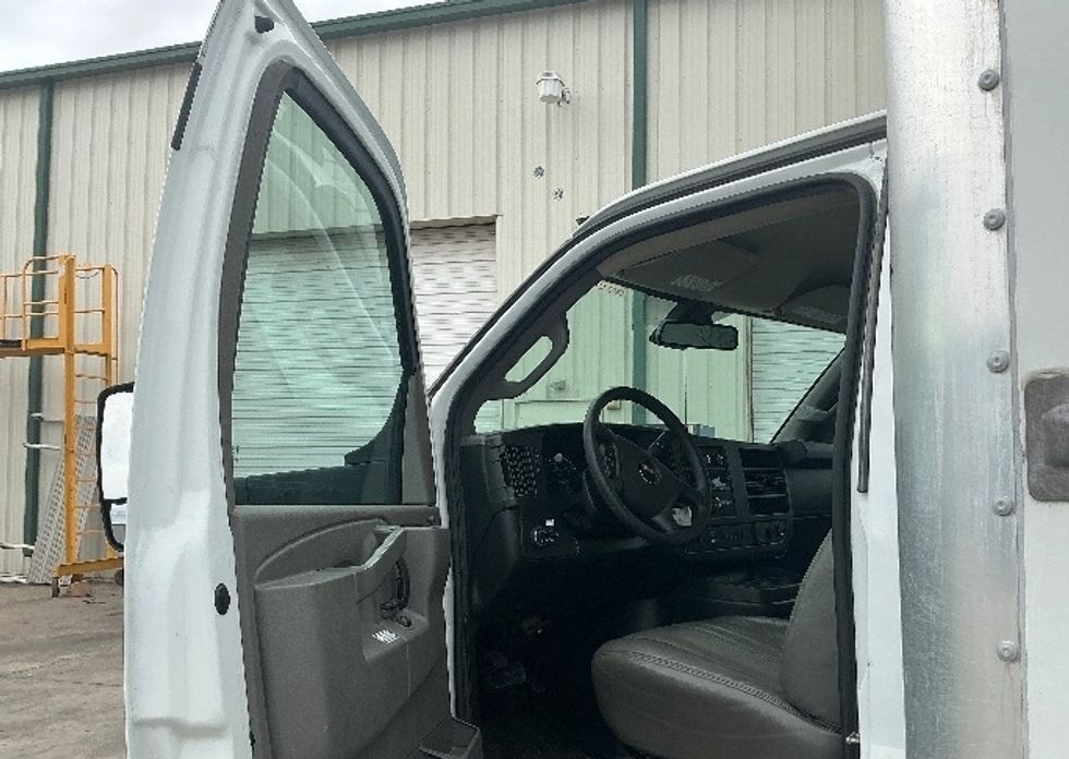 Light Duty Box Truck-Light and Medium Duty Trucks-GMC-2021-Savana G33903-Conway-SC-114,769\n\t\tmiles-$ 29,500 - Image 16
