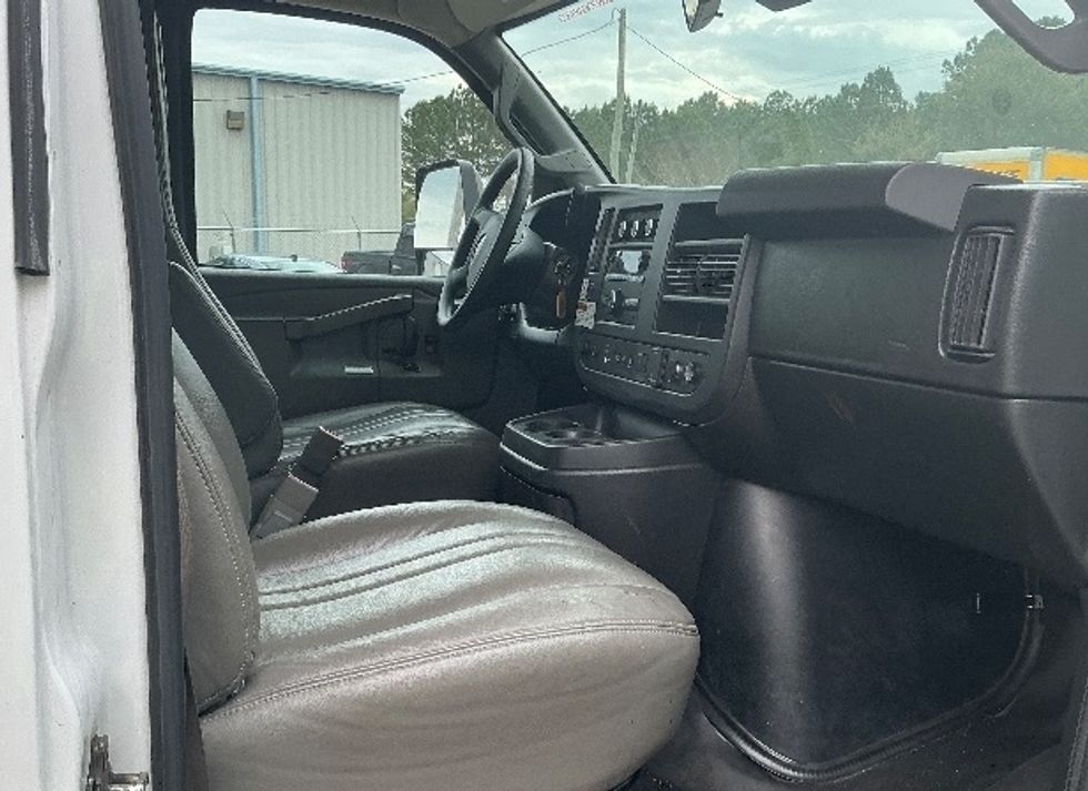 Light Duty Box Truck-Light and Medium Duty Trucks-GMC-2021-Savana G33903-Conway-SC-114,769\n\t\tmiles-$ 29,500 - Image 22