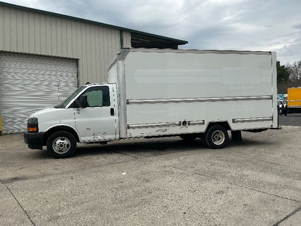 Light Duty Box Truck-Light and Medium Duty Trucks-GMC-2021-Savana G33903-Conway-SC-114,769\n\t\tmiles-$ 29,500 - Image 4