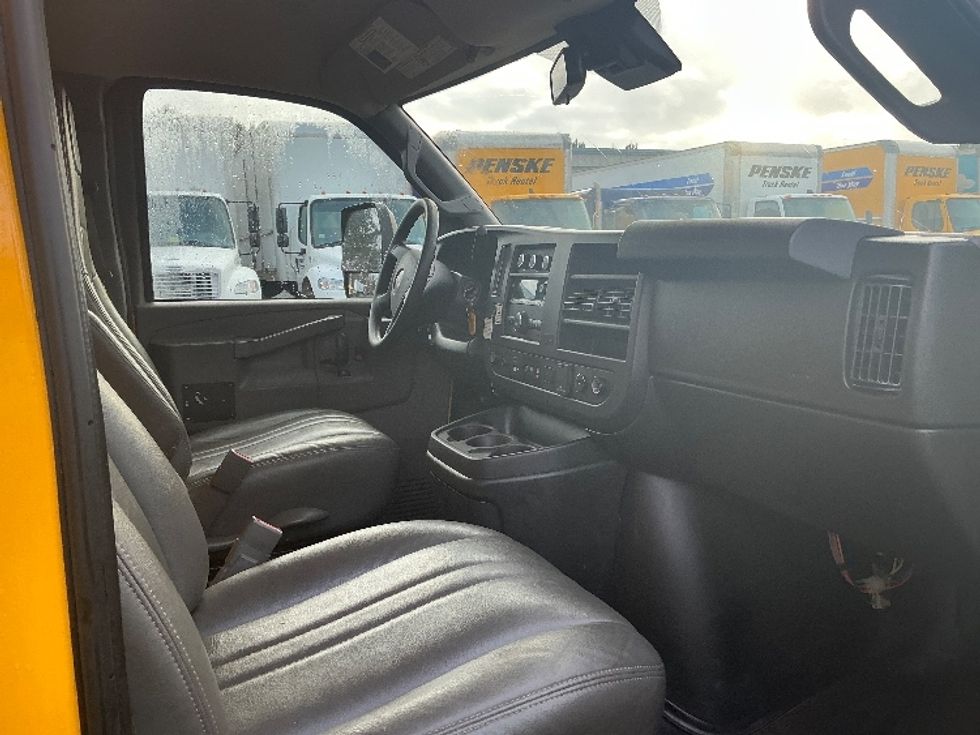 Light Duty Box Truck-Light and Medium Duty Trucks-GMC-2021-Savana G33903-Conway-SC-95,556\n\t\tmiles-$ 28,750 - Image 22