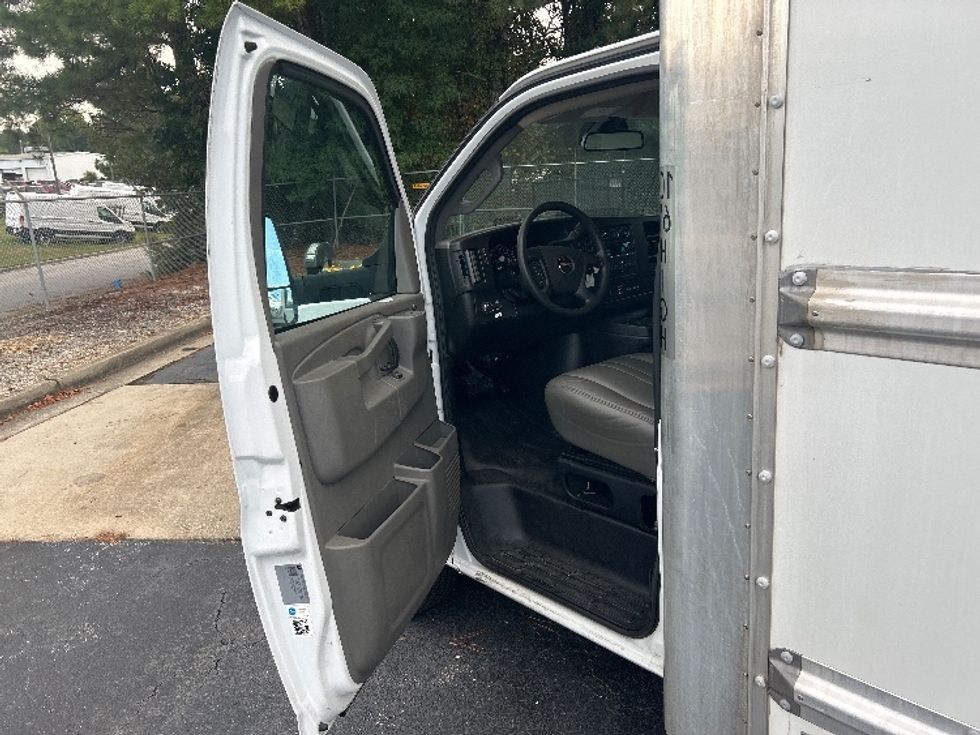 Light Duty Box Truck-Light and Medium Duty Trucks-GMC-2021-Savana G33903-Conyers-GA-111,148\n\t\tmiles-$ 28,000 - Image 16