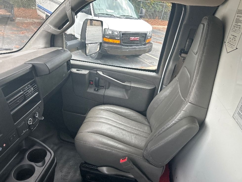 Light Duty Box Truck-Light and Medium Duty Trucks-GMC-2021-Savana G33903-Conyers-GA-111,148\n\t\tmiles-$ 28,000 - Image 19