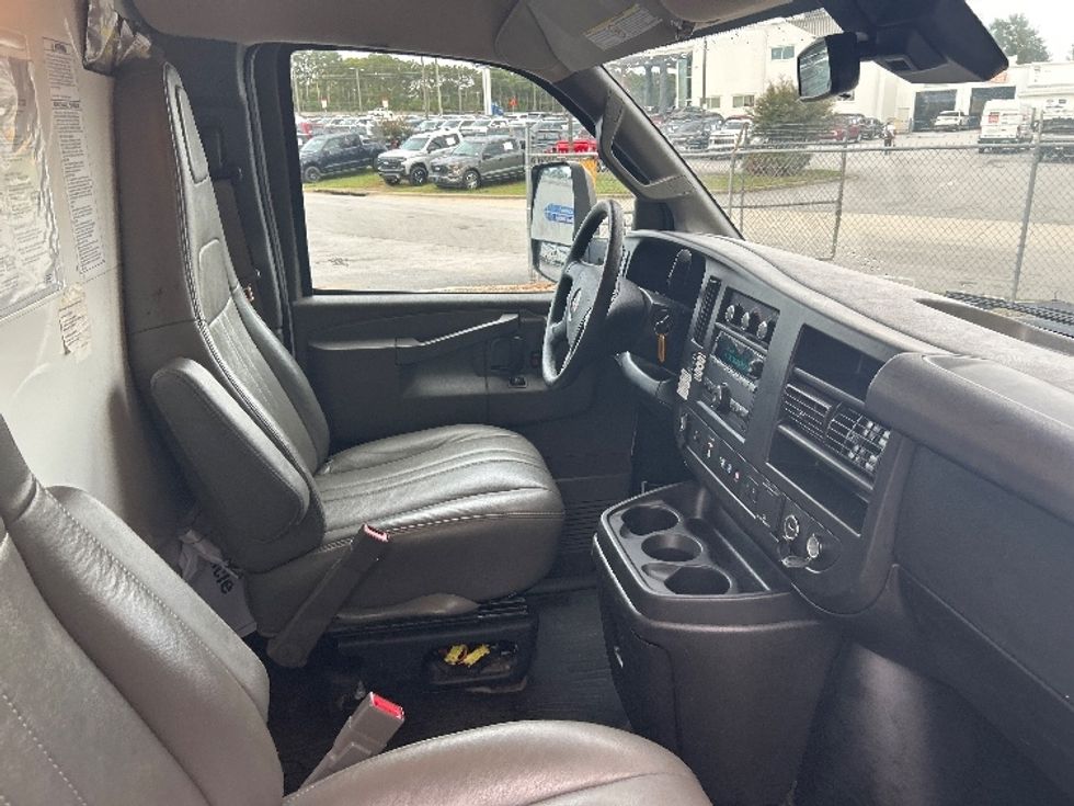 Light Duty Box Truck-Light and Medium Duty Trucks-GMC-2021-Savana G33903-Conyers-GA-111,148\n\t\tmiles-$ 28,000 - Image 22