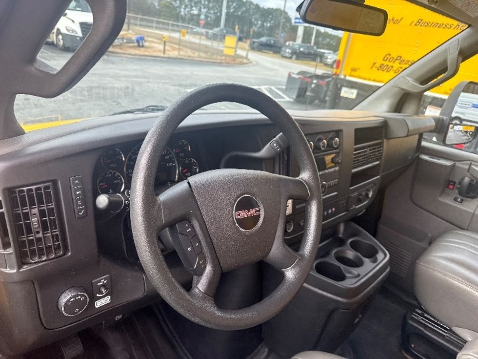 Light Duty Box Truck-Light and Medium Duty Trucks-GMC-2021-Savana G33903-Conyers-GA-116,235\n\t\tmiles-$ 25,750 - Image 17