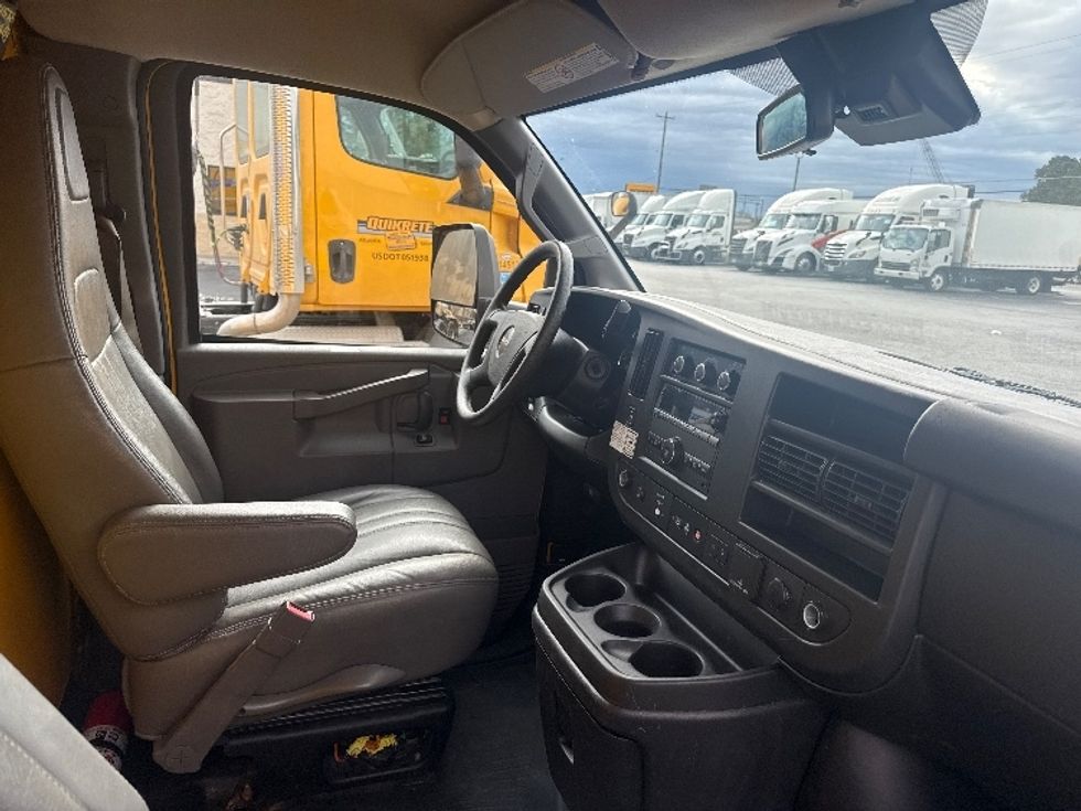 Light Duty Box Truck-Light and Medium Duty Trucks-GMC-2021-Savana G33903-Conyers-GA-116,235\n\t\tmiles-$ 25,750 - Image 22