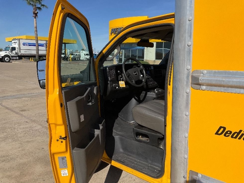 Light Duty Box Truck-Light and Medium Duty Trucks-GMC-2021-Savana G33903-Corpus Christi-TX-122,383\n\t\tmiles-$ 23,750 - Image 16