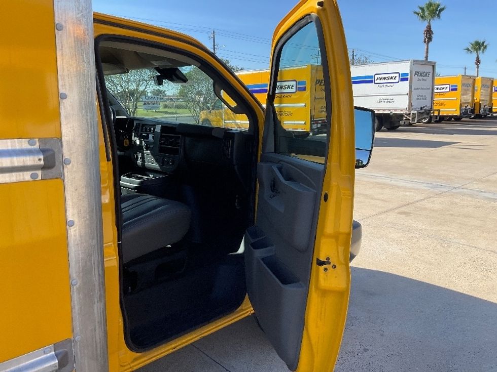 Light Duty Box Truck-Light and Medium Duty Trucks-GMC-2021-Savana G33903-Corpus Christi-TX-122,383\n\t\tmiles-$ 23,750 - Image 20
