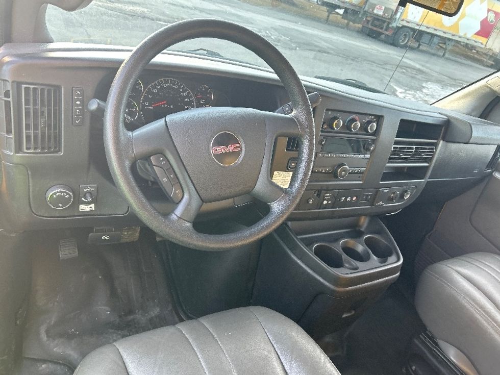 Light Duty Box Truck-Light and Medium Duty Trucks-GMC-2021-Savana G33903-Coxsackie-NY-115,831\n\t\tmiles-$ 23,250 - Image 17