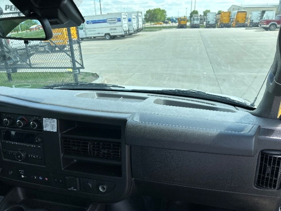 Light Duty Box Truck-Light and Medium Duty Trucks-GMC-2021-Savana G33903-Cross Lanes-WV-83,844\n\t\tmiles-$ 30,750 - Image 19