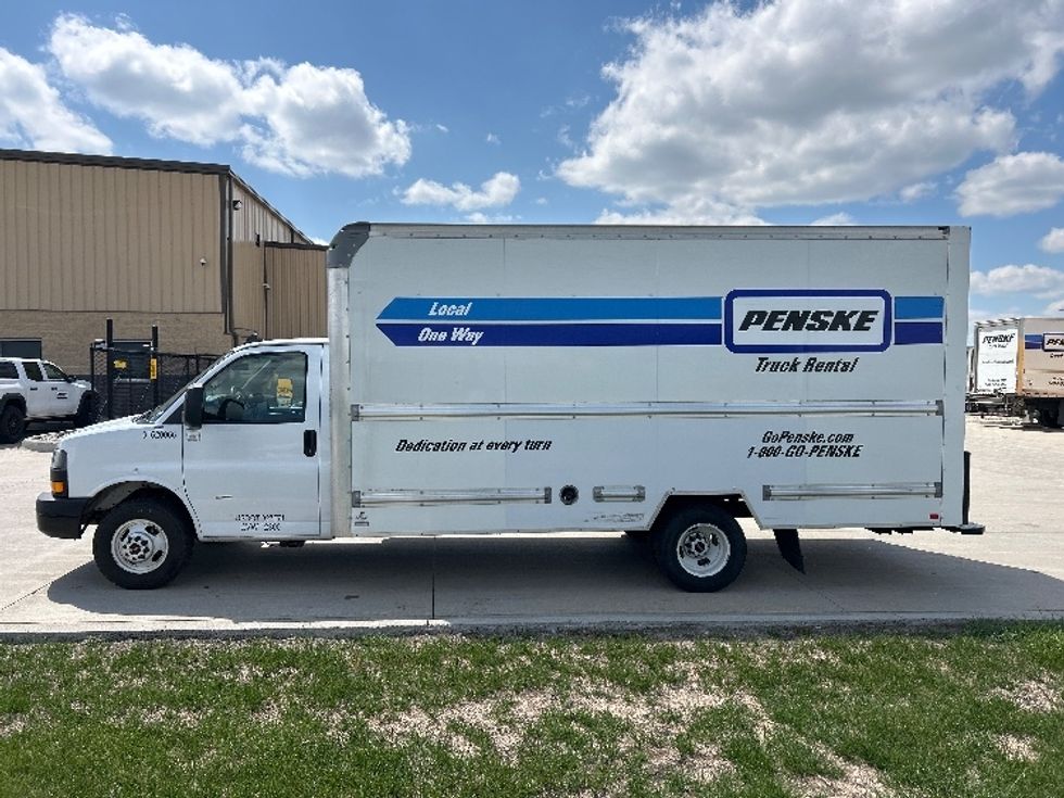 Light Duty Box Truck-Light and Medium Duty Trucks-GMC-2021-Savana G33903-Cross Lanes-WV-83,844\n\t\tmiles-$ 30,750 - Image 4