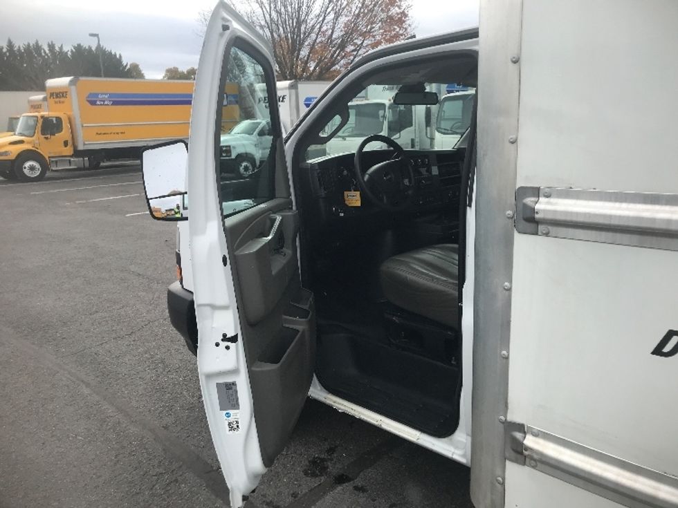 Light Duty Box Truck-Light and Medium Duty Trucks-GMC-2021-Savana G33903-Cumberland-MD-76,396\n\t\tmiles-$ 32,000 - Image 16