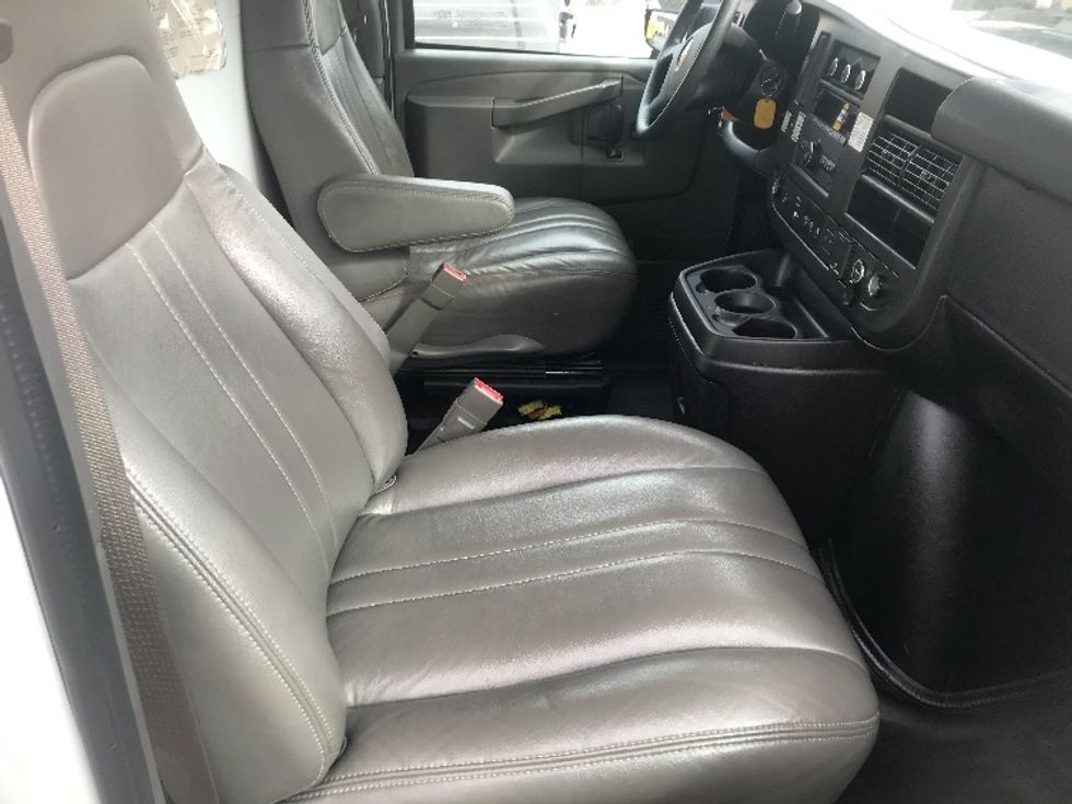 Light Duty Box Truck-Light and Medium Duty Trucks-GMC-2021-Savana G33903-Cumberland-MD-76,396\n\t\tmiles-$ 32,000 - Image 22