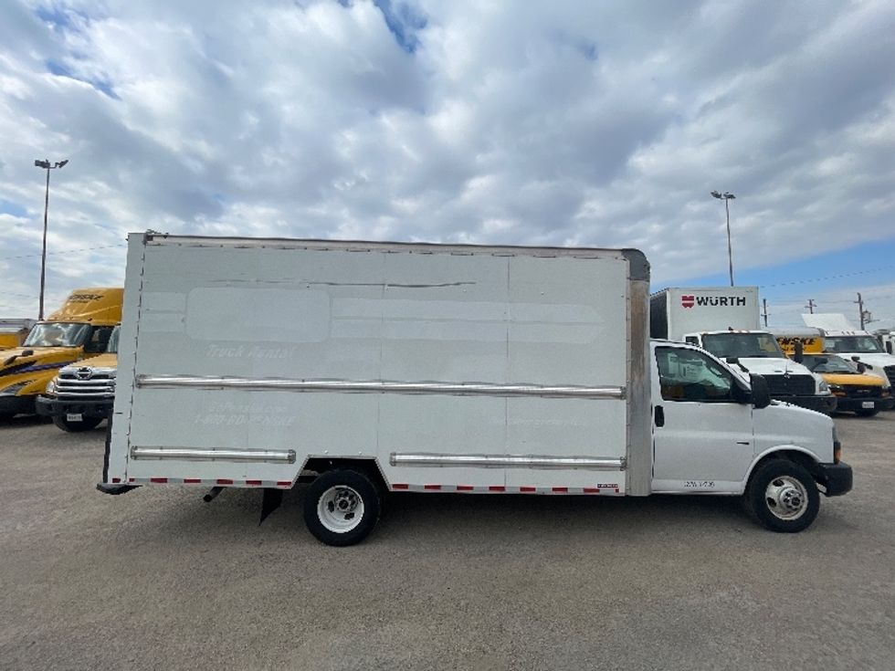 Light Duty Box Truck-Light and Medium Duty Trucks-GMC-2021-Savana G33903-Dallas-TX-106,105\n\t\tmiles-$ 28,750 - Image 15