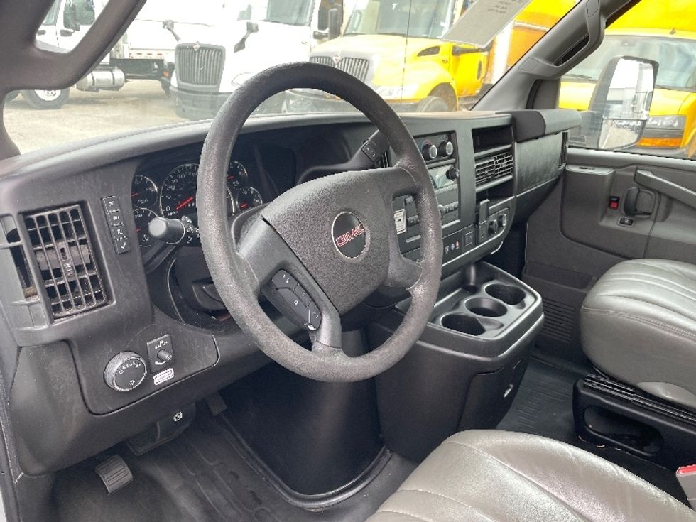 Light Duty Box Truck-Light and Medium Duty Trucks-GMC-2021-Savana G33903-Dallas-TX-106,105\n\t\tmiles-$ 28,750 - Image 17