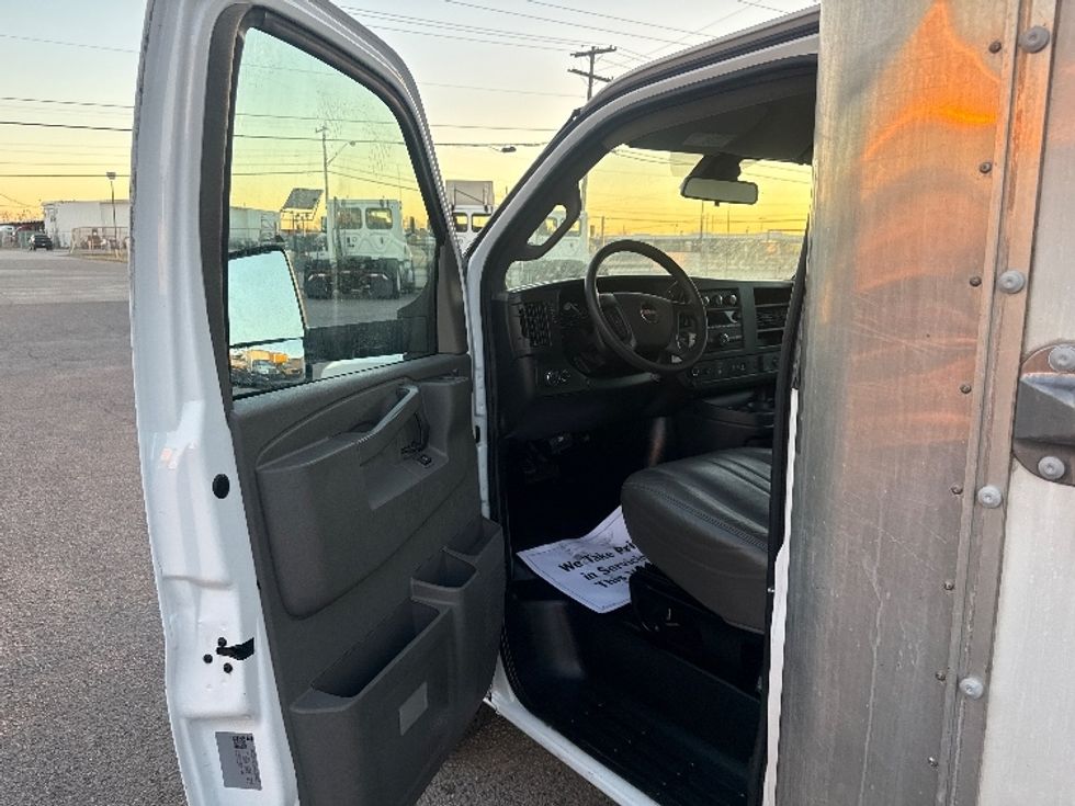 Light Duty Box Truck-Light and Medium Duty Trucks-GMC-2021-Savana G33903-Dallas-TX-117,860\n\t\tmiles-$ 27,250 - Image 15