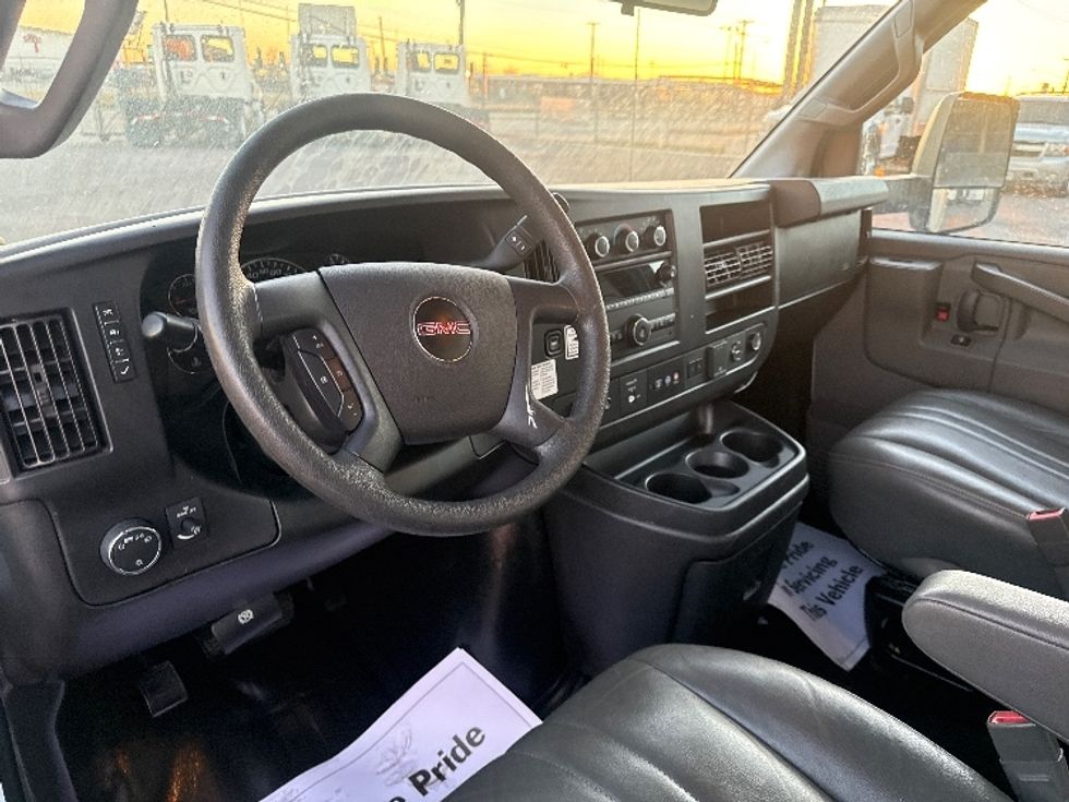 Light Duty Box Truck-Light and Medium Duty Trucks-GMC-2021-Savana G33903-Dallas-TX-117,860\n\t\tmiles-$ 27,250 - Image 16