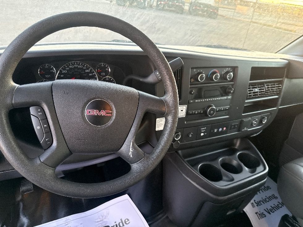 Light Duty Box Truck-Light and Medium Duty Trucks-GMC-2021-Savana G33903-Dallas-TX-117,860\n\t\tmiles-$ 27,250 - Image 17
