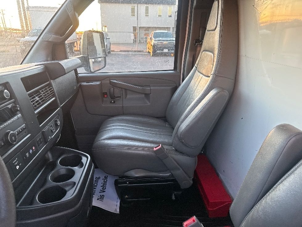 Light Duty Box Truck-Light and Medium Duty Trucks-GMC-2021-Savana G33903-Dallas-TX-117,860\n\t\tmiles-$ 27,250 - Image 18