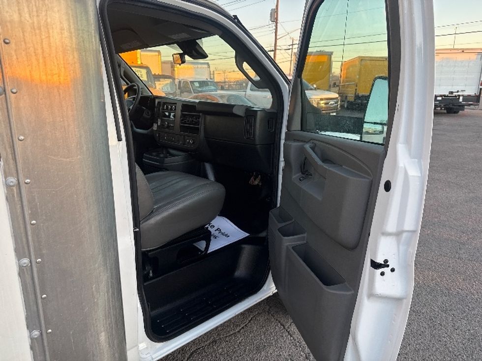 Light Duty Box Truck-Light and Medium Duty Trucks-GMC-2021-Savana G33903-Dallas-TX-117,860\n\t\tmiles-$ 27,250 - Image 19