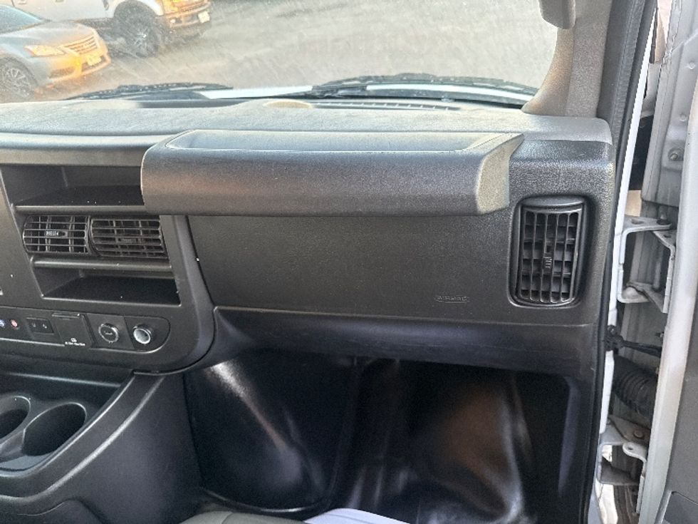 Light Duty Box Truck-Light and Medium Duty Trucks-GMC-2021-Savana G33903-Dallas-TX-117,860\n\t\tmiles-$ 27,250 - Image 20