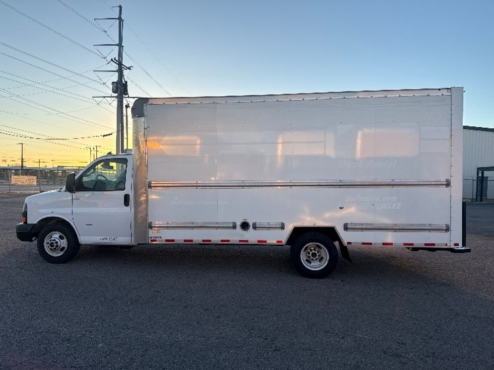 Light Duty Box Truck-Light and Medium Duty Trucks-GMC-2021-Savana G33903-Dallas-TX-117,860\n\t\tmiles-$ 27,250 - Image 4