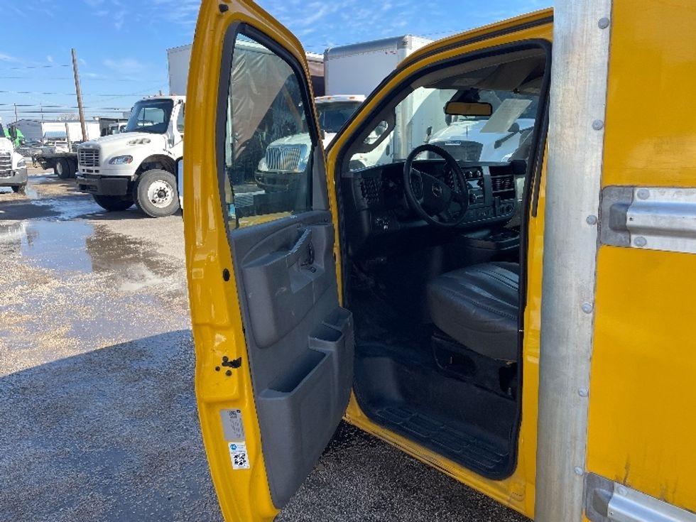 Light Duty Box Truck-Light and Medium Duty Trucks-GMC-2021-Savana G33903-Dallas-TX-141,897\n\t\tmiles-$ 21,250 - Image 16