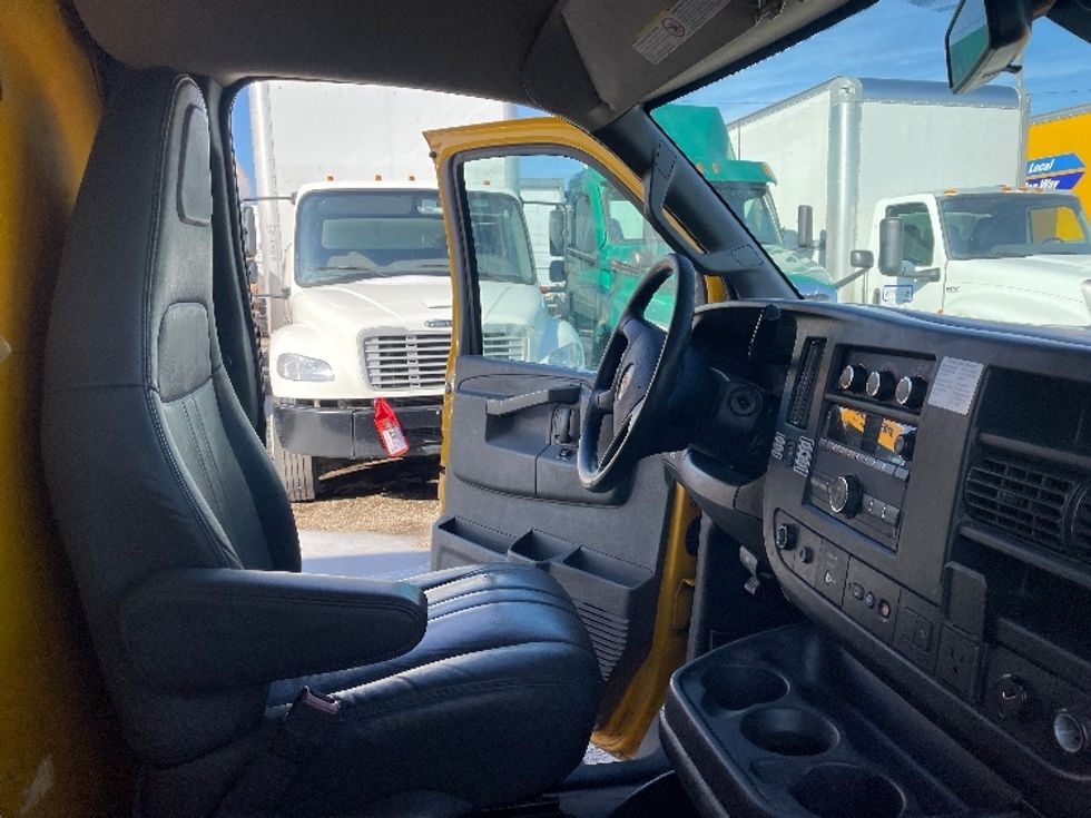 Light Duty Box Truck-Light and Medium Duty Trucks-GMC-2021-Savana G33903-Dallas-TX-141,897\n\t\tmiles-$ 21,250 - Image 22