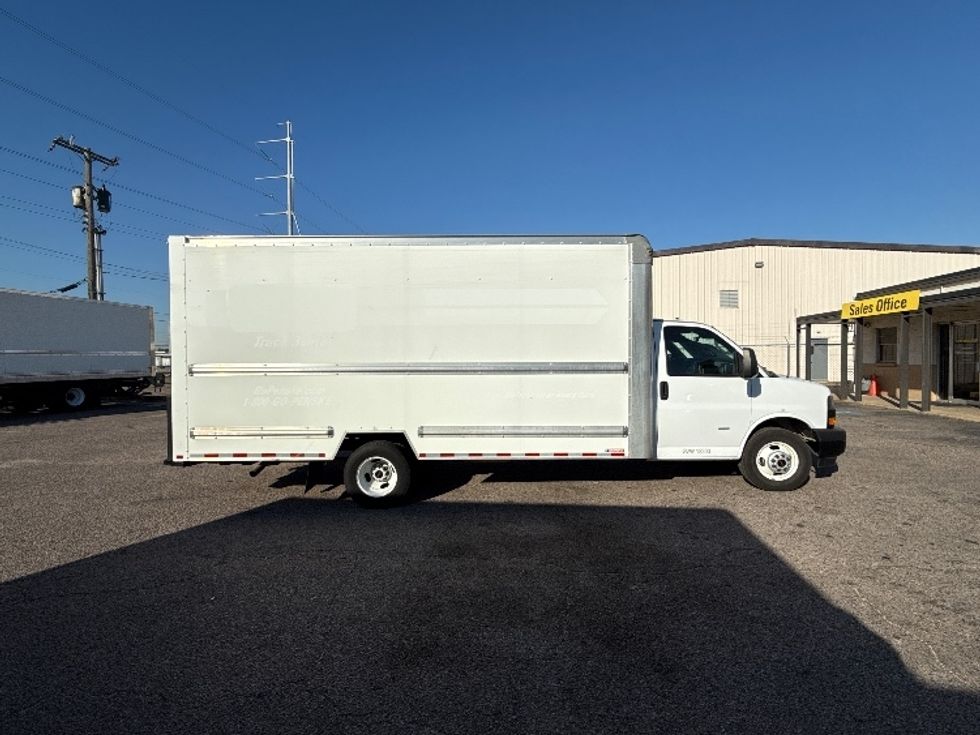 Light Duty Box Truck-Light and Medium Duty Trucks-GMC-2021-Savana G33903-Dallas-TX-72,089\n\t\tmiles-$ 33,500 - Image 14