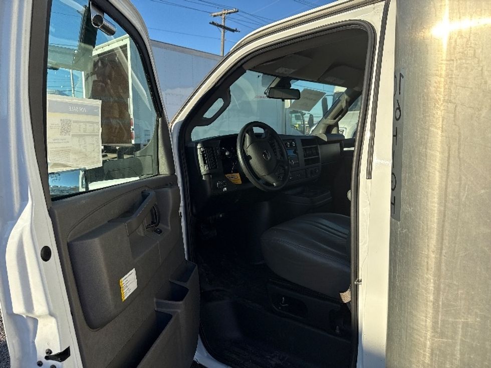 Light Duty Box Truck-Light and Medium Duty Trucks-GMC-2021-Savana G33903-Dallas-TX-72,089\n\t\tmiles-$ 33,500 - Image 15