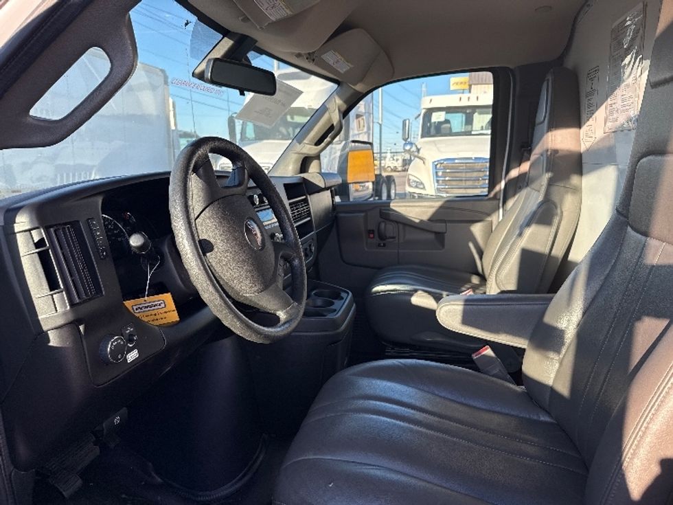 Light Duty Box Truck-Light and Medium Duty Trucks-GMC-2021-Savana G33903-Dallas-TX-72,089\n\t\tmiles-$ 33,500 - Image 18