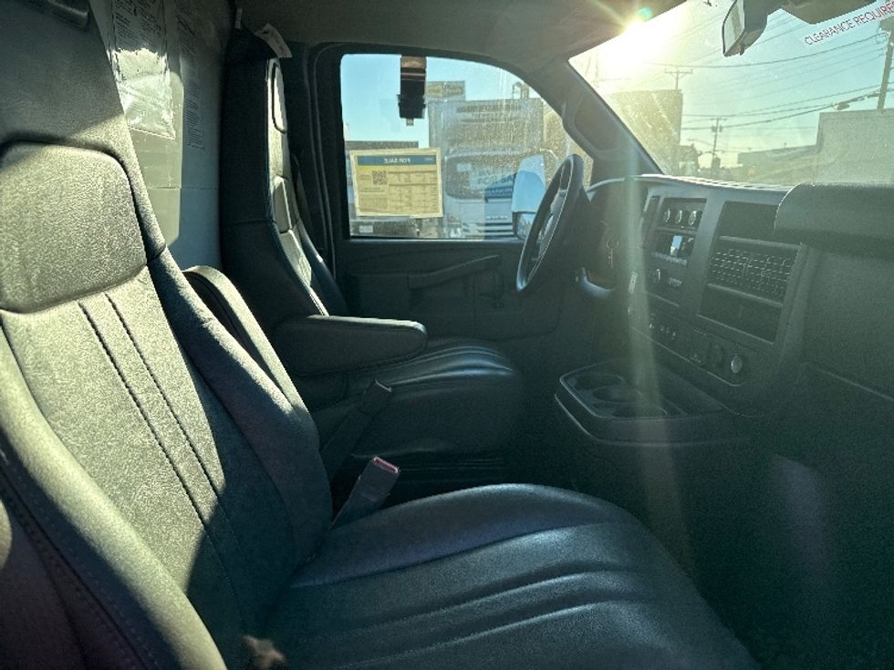 Light Duty Box Truck-Light and Medium Duty Trucks-GMC-2021-Savana G33903-Dallas-TX-72,089\n\t\tmiles-$ 33,500 - Image 21