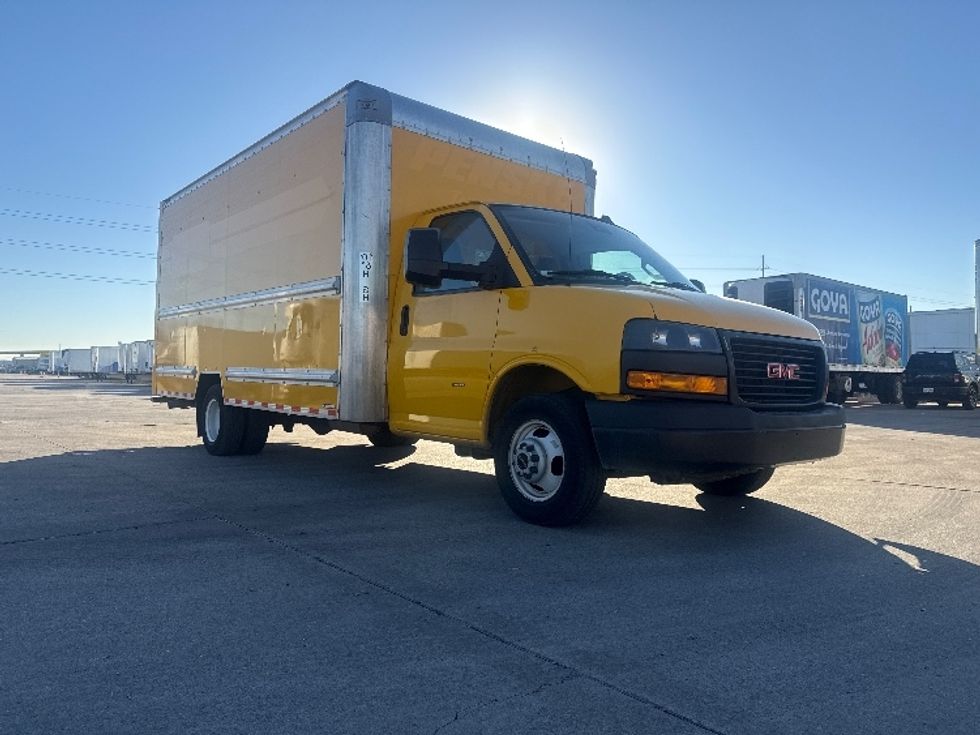 Light Duty Box Truck-Light and Medium Duty Trucks-GMC-2021-Savana G33903-Dallas-TX-90,012\n\t\tmiles-$ 27,500 - Image 1