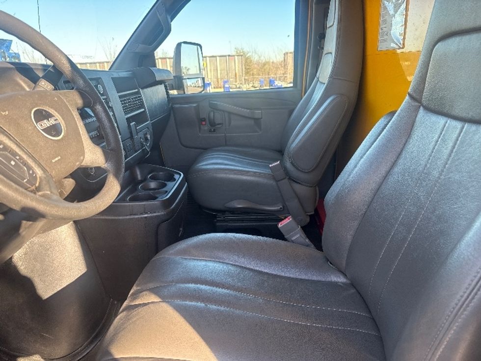 Light Duty Box Truck-Light and Medium Duty Trucks-GMC-2021-Savana G33903-Dallas-TX-90,012\n\t\tmiles-$ 27,500 - Image 19