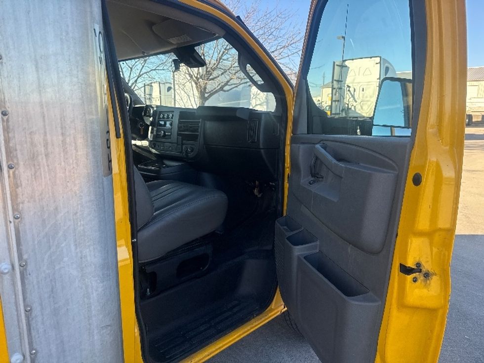 Light Duty Box Truck-Light and Medium Duty Trucks-GMC-2021-Savana G33903-Dallas-TX-90,012\n\t\tmiles-$ 27,500 - Image 20