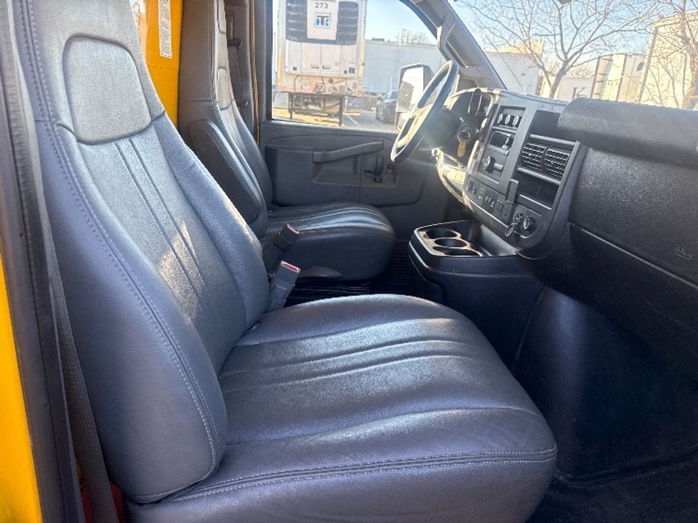 Light Duty Box Truck-Light and Medium Duty Trucks-GMC-2021-Savana G33903-Dallas-TX-90,012\n\t\tmiles-$ 27,500 - Image 22