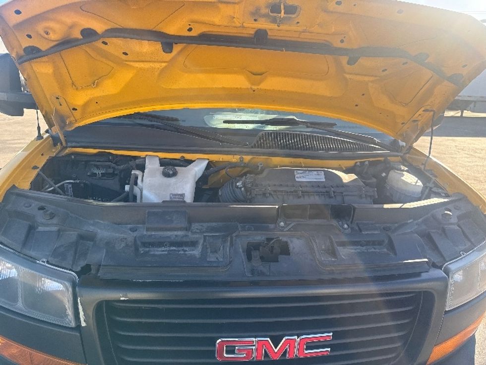 Light Duty Box Truck-Light and Medium Duty Trucks-GMC-2021-Savana G33903-Dallas-TX-90,012\n\t\tmiles-$ 27,500 - Image 23