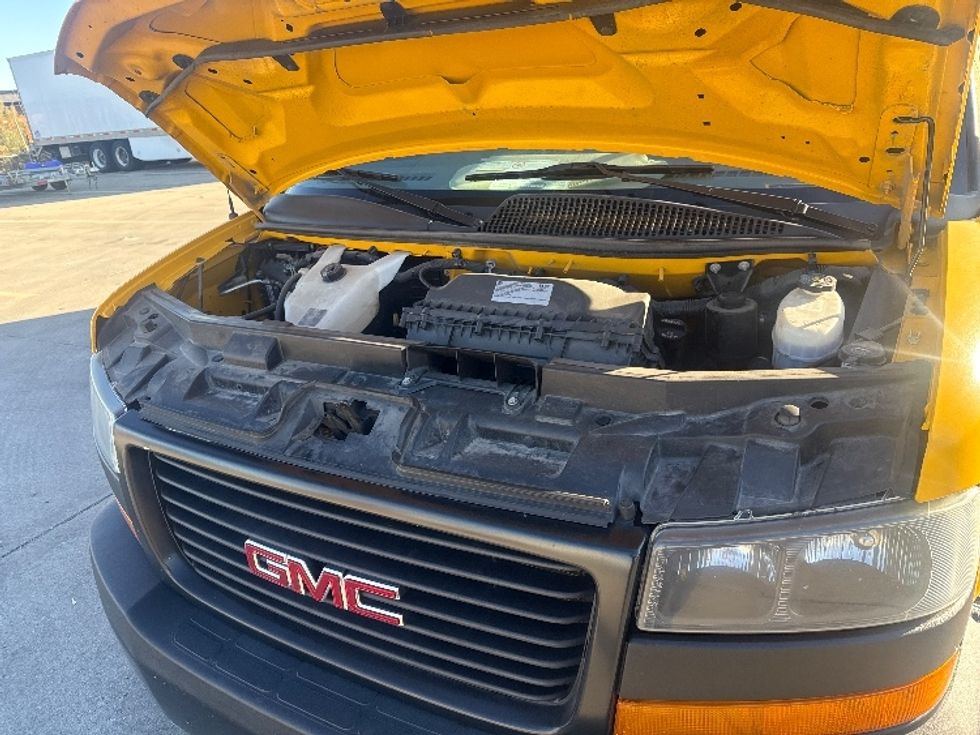 Light Duty Box Truck-Light and Medium Duty Trucks-GMC-2021-Savana G33903-Dallas-TX-90,012\n\t\tmiles-$ 27,500 - Image 24