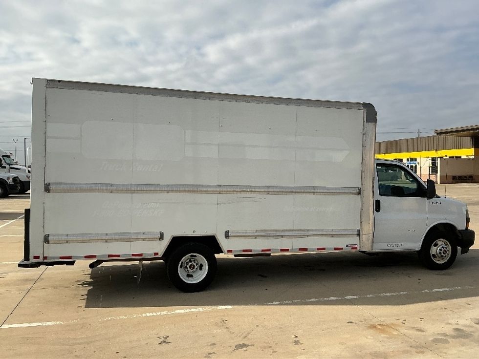 Light Duty Box Truck-Light and Medium Duty Trucks-GMC-2021-Savana G33903-Dallas-TX-94,192\n\t\tmiles-$ 30,500 - Image 15