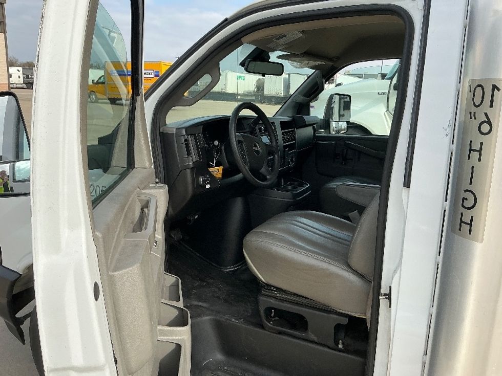 Light Duty Box Truck-Light and Medium Duty Trucks-GMC-2021-Savana G33903-Dallas-TX-94,192\n\t\tmiles-$ 30,500 - Image 16