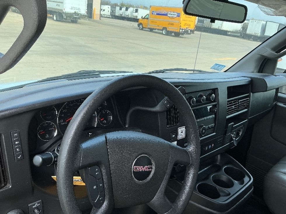 Light Duty Box Truck-Light and Medium Duty Trucks-GMC-2021-Savana G33903-Dallas-TX-94,192\n\t\tmiles-$ 30,500 - Image 17