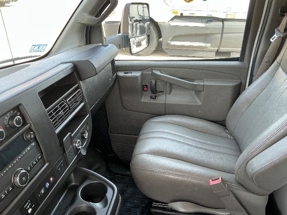 Light Duty Box Truck-Light and Medium Duty Trucks-GMC-2021-Savana G33903-Dallas-TX-94,192\n\t\tmiles-$ 30,500 - Image 19