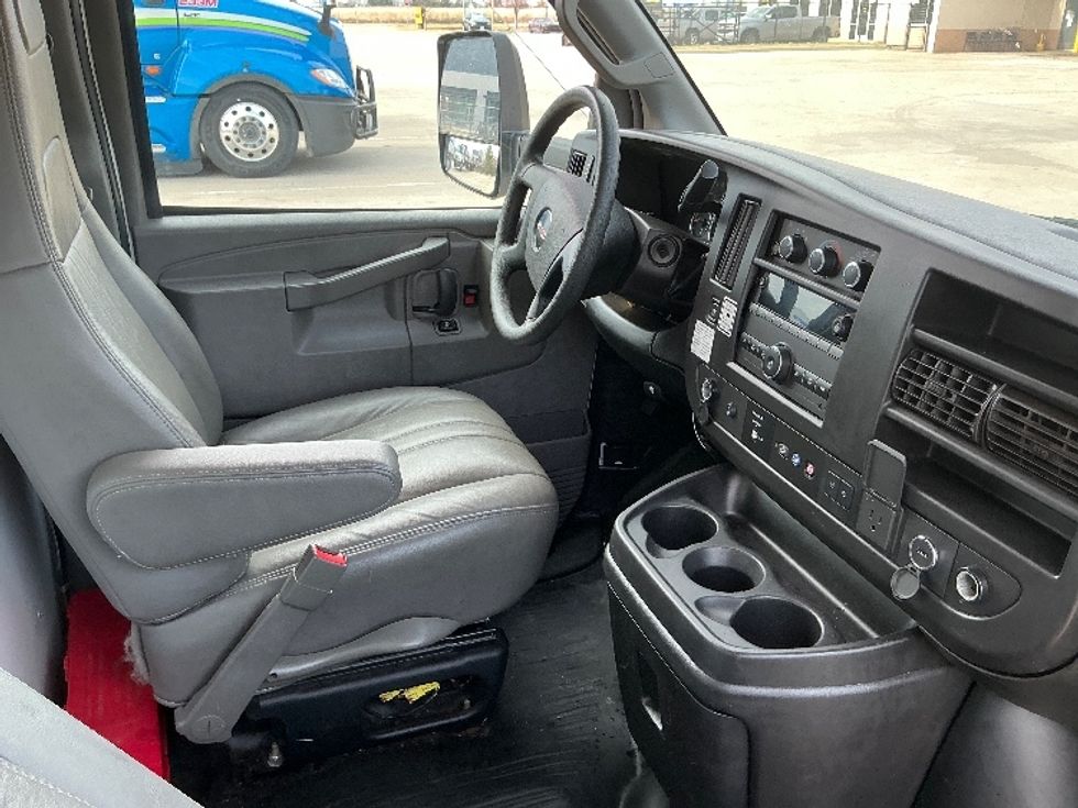 Light Duty Box Truck-Light and Medium Duty Trucks-GMC-2021-Savana G33903-Dallas-TX-94,192\n\t\tmiles-$ 30,500 - Image 22