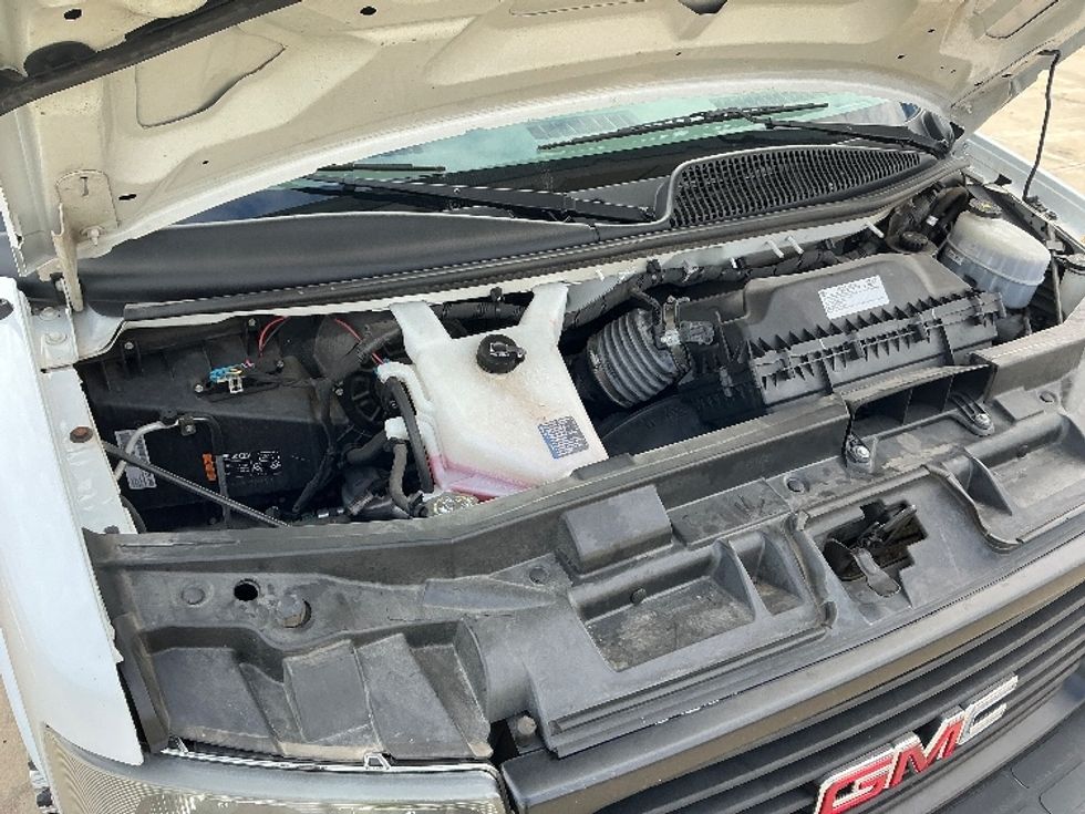 Light Duty Box Truck-Light and Medium Duty Trucks-GMC-2021-Savana G33903-Dallas-TX-94,192\n\t\tmiles-$ 30,500 - Image 23