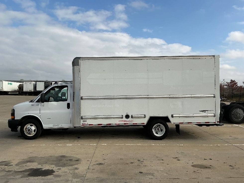Light Duty Box Truck-Light and Medium Duty Trucks-GMC-2021-Savana G33903-Dallas-TX-94,192\n\t\tmiles-$ 30,500 - Image 4