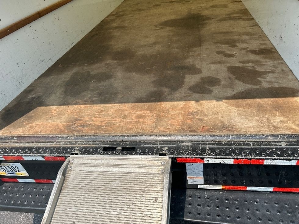 Light Duty Box Truck-Light and Medium Duty Trucks-GMC-2021-Savana G33903-Davenport-IA-105,608\n\t\tmiles-$ 27,250 - Image 10