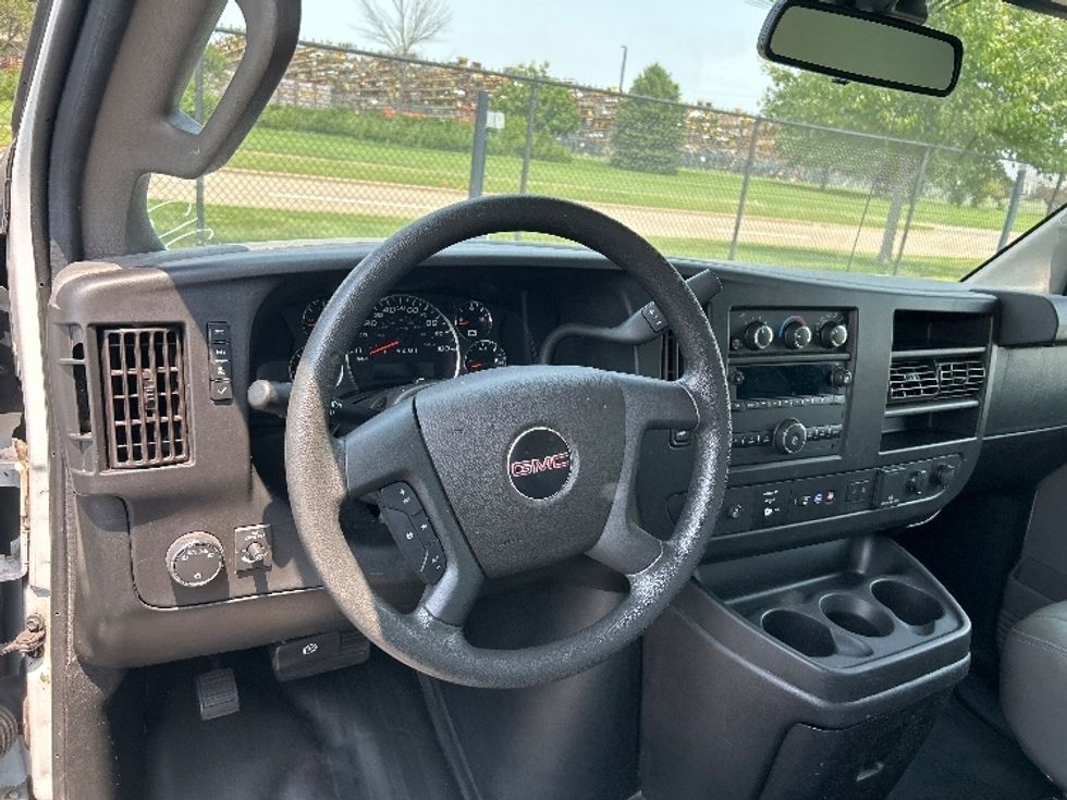 Light Duty Box Truck-Light and Medium Duty Trucks-GMC-2021-Savana G33903-Davenport-IA-105,608\n\t\tmiles-$ 27,250 - Image 17