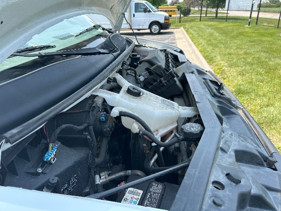 Light Duty Box Truck-Light and Medium Duty Trucks-GMC-2021-Savana G33903-Davenport-IA-105,608\n\t\tmiles-$ 27,250 - Image 23